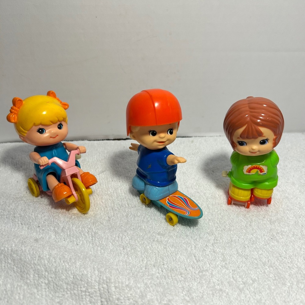 Vintage 1979 Tomy Wind Up Toys Lot Skateboard Tricycle Roller Skates Figures